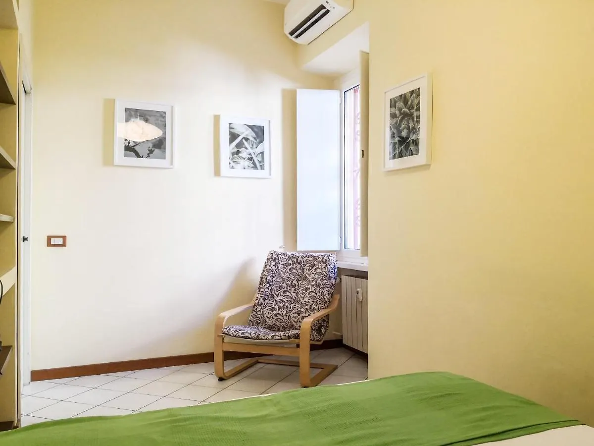 La Casa Colorata Ten Minutes To Colosseum Apartment Rome 0*,  Italy