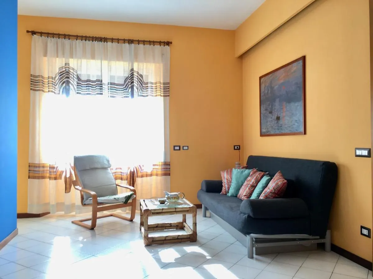 La Casa Colorata Ten Minutes To Colosseum Apartment Rome Italy