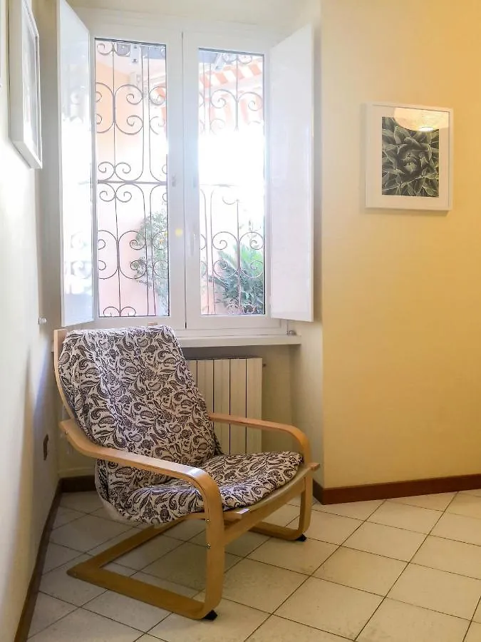 La Casa Colorata Ten Minutes To Colosseum Appartement Rome Italië