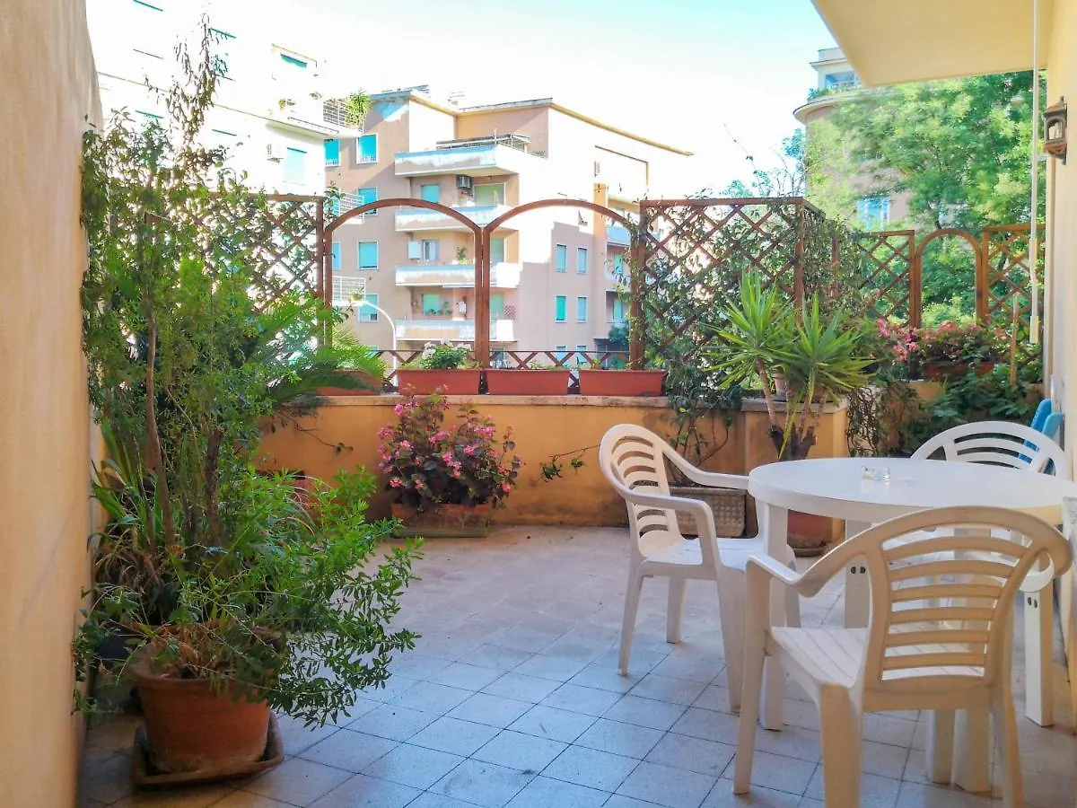 La Casa Colorata Ten Minutes To Colosseum Appartement Rome Italië