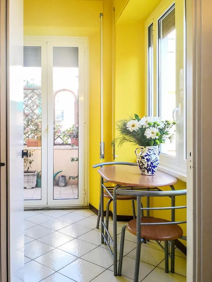 La Casa Colorata Ten Minutes To Colosseum Apartment Rome 0*,  Italy